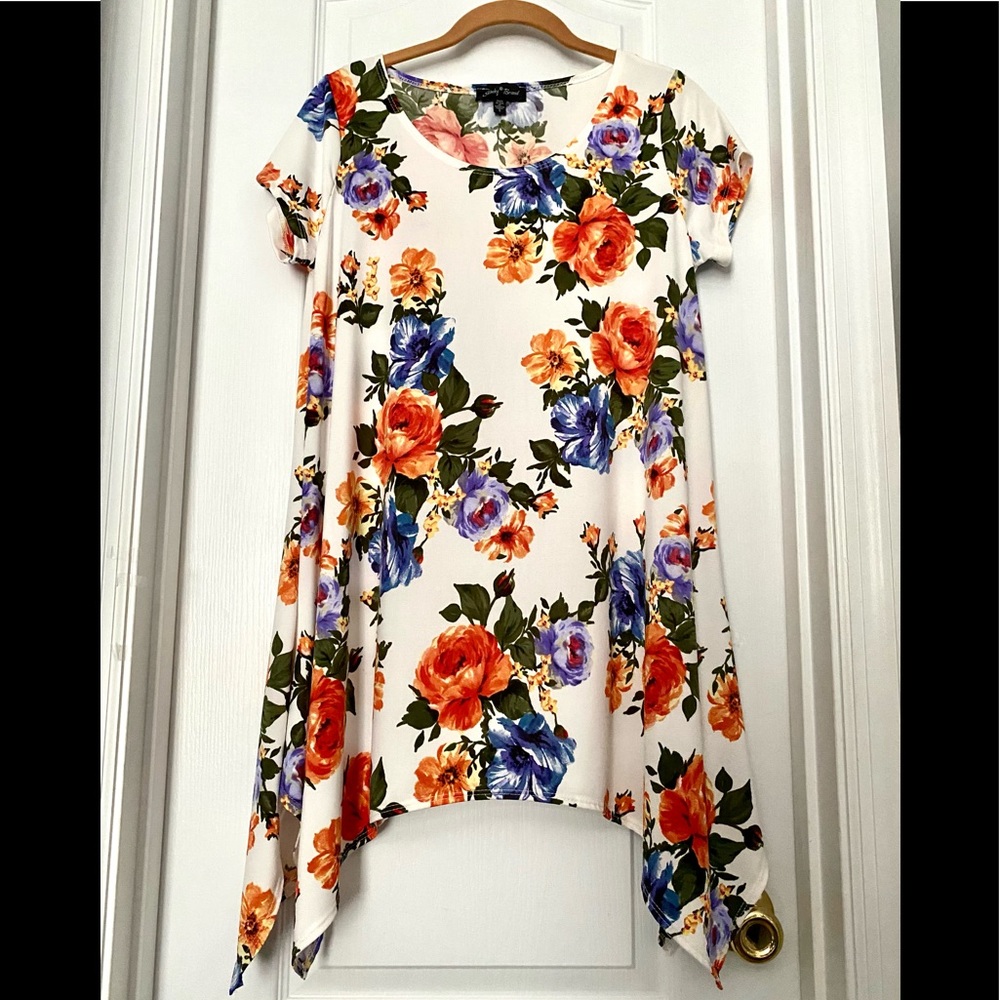 Slinky Brand, beautiful floral top,size s